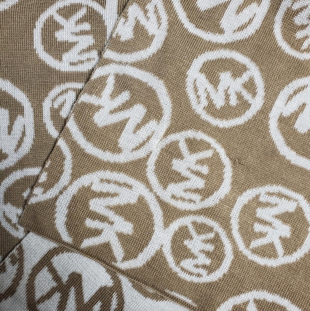 Michael Kors Signature Circle Reversible Scarf - Picture 8 of 8